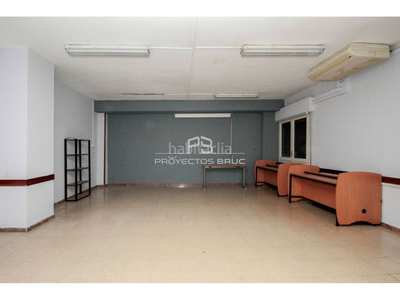 Foto b57bf021-7b7a-4e9a-ab72-6ea4a9ea76e7. Local comercial a Sant Antoni Barcelona