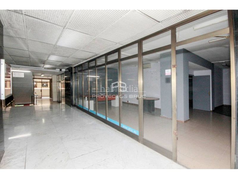 Foto d7d41964-69c0-41ee-b773-da55abfc6d02. Local comercial a Sant Antoni Barcelona