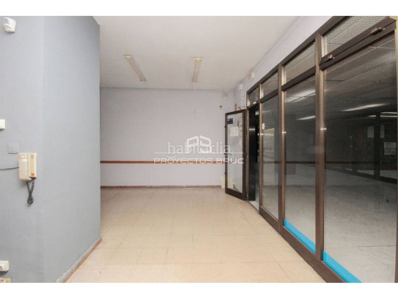 Foto dc70ddda-ea83-4ca7-904d-503355171b87. Local comercial a Sant Antoni Barcelona