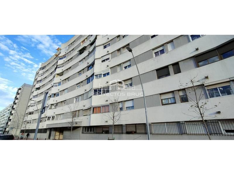 Foto 2538240e-ce10-493b-89c5-3f7870508bed. Appartamento in Ciutat Meridiana Barcelona