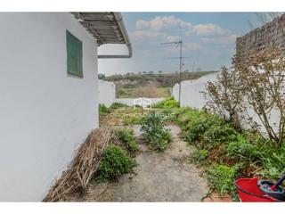 Pis a Sallent. Sallent  piso en planta baja con patiojardín para reformarrehabi