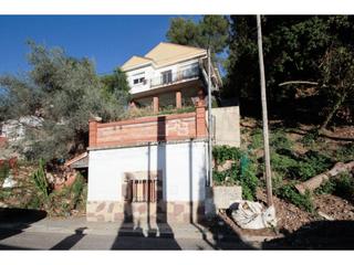 Chalet in Corbera de Llobregat. Corbera llobregat  torre a reformar con jardín y garaje  infórme