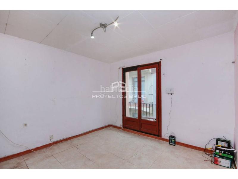 Foto bd6f3235-db48-4c3b-aa17-096fbf47a660. Piso  en crobador, en Raval Barcelona