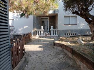 Chalet in Can Parellada. Terrassa  torre ocupada ilegalmente  infórmese condiciones