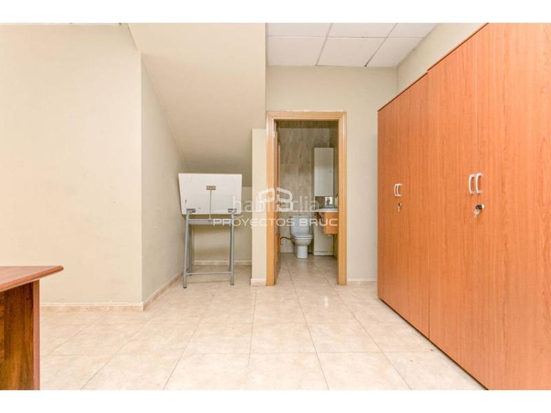 Foto f33ef5ab-cfc1-4b89-8868-e2a880d1c5ae. Local commercial dans Olesa de Montserrat