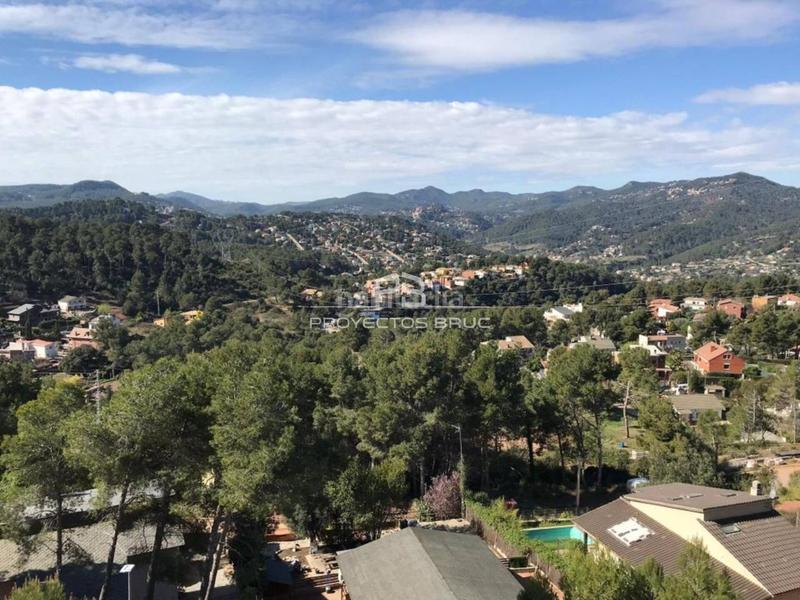 Foto 6cb3e96d-6136-4391-93b0-179830f82a64. Chalet corbera llobregat espectacular torre con jardín, piscina y vistas excepcionales infórmese en Corbera de Llobregat