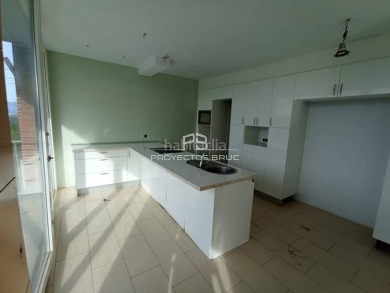 Foto 70f81200-aa39-4915-b7e1-cd437f6252d5. Chalet corbera llobregat espectacular torre con jardín, piscina y vistas excepcionales infórmese en Corbera de Llobregat