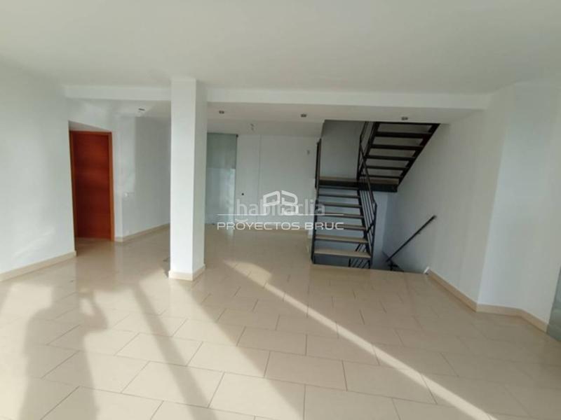 Foto d81c11ff-ef11-40c6-9b79-ca56dce1ec40. Chalet corbera llobregat espectacular torre con jardín, piscina y vistas excepcionales infórmese en Corbera de Llobregat