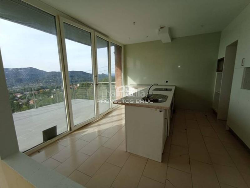 Foto e2ad68c8-46e2-45ae-b449-e508f4e34943. Chalet corbera llobregat espectacular torre con jardín, piscina y vistas excepcionales infórmese en Corbera de Llobregat