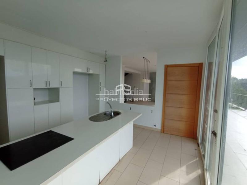 Foto e4564c83-8355-47fd-8468-1917d48189cd. Chalet corbera llobregat espectacular torre con jardín, piscina y vistas excepcionales infórmese en Corbera de Llobregat