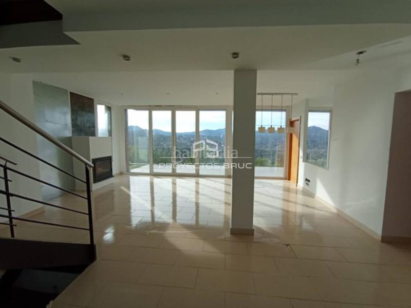 Foto f3148adc-9bab-4143-a850-5da4c3a142f1. Chalet corbera llobregat espectacular torre con jardín, piscina y vistas excepcionales infórmese en Corbera de Llobregat