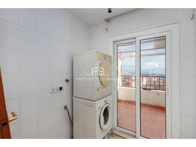 Foto bdab3228-169e-4d36-8c97-986cb0a599e4. Piso ático con terraza con 5 habitaciones en can palet infórmese en Terrassa