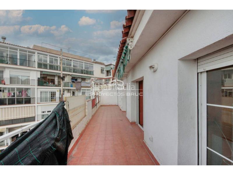 Foto c03392fc-6f3f-4d35-abcc-0b0302e85532. Piso ático con terraza con 5 habitaciones en can palet infórmese en Terrassa