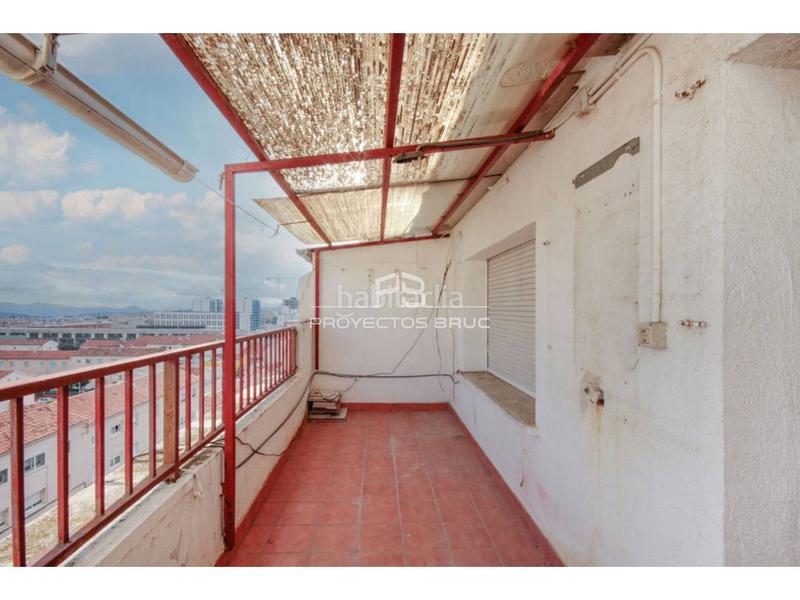 Foto e456f083-16cc-4bbe-a36f-0b535ad0d02b. Piso ático con terraza con 5 habitaciones en can palet infórmese en Terrassa