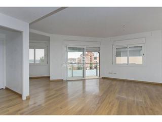 Pis a Zona Esportiva. En terrassa  precioso piso con balcón,  2 dormitorio, para entra