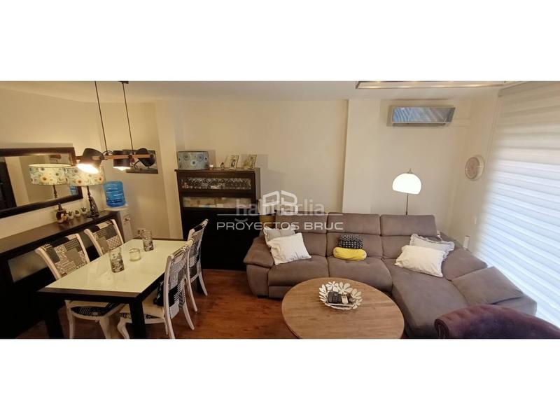 Foto fbd417bf-df83-4b7f-b362-9806fd91f41e. Casa adosada en el bruc espectacular casa adosada con amplio garaje, patio, en una zona familiar y acogedora infórmese en Bruc (El)