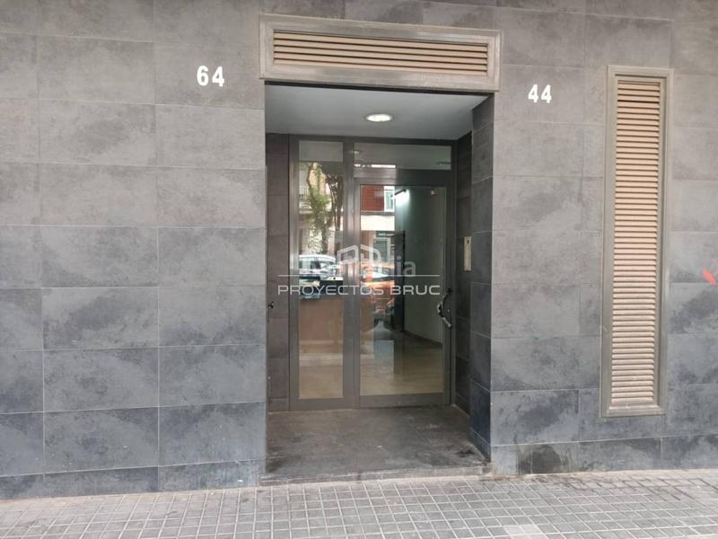 Foto a4ca7ff6-b8ea-4e25-ace7-4bdbfe3fb019. Local comercial local en venta en Llevant Igualada