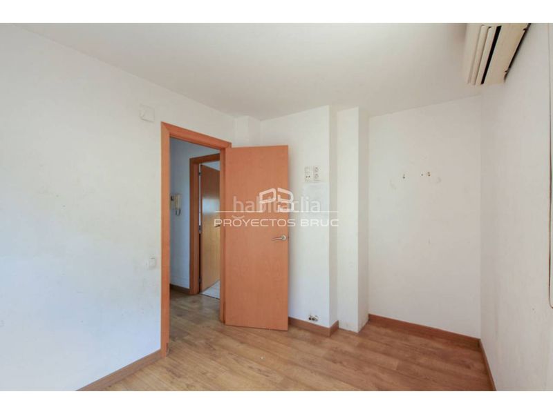 Foto 4c0e4658-dffe-4374-88b3-cd590eeef05b. Xalet amb aparcament a Corbera de Llobregat