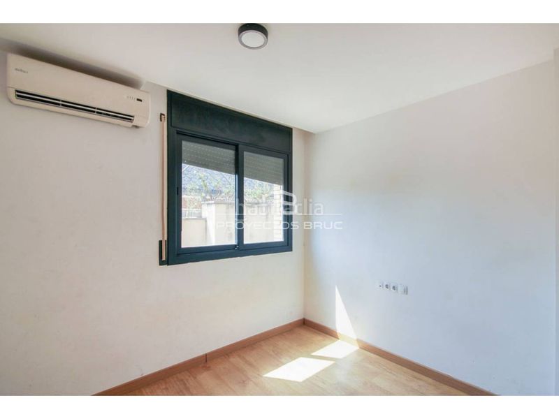 Foto e0af0869-c291-4c25-9bd7-1d430d30ba56. Xalet amb aparcament a Corbera de Llobregat