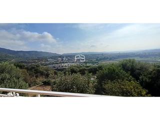 Xalet a Can Vinyals. Esparreguera  torre con amplia parcela ajardinada, piscina, gara