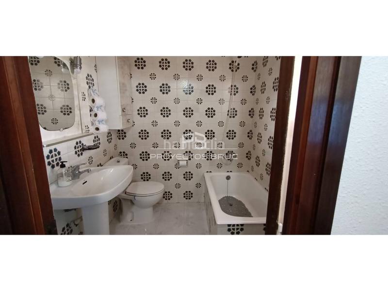 Foto 0296068f-a2fb-44a7-bc17-32bf14e4ba13. Chalet mit heizung parking pool in Can Vinyals Esparreguera