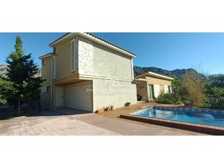 Chalet à Collbató. Collbató en can ollé  espectacular torre con vista a montserrat,