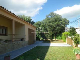 Maison à Collbató. En collbató  amplia casa en una planta con gran parcela con zona