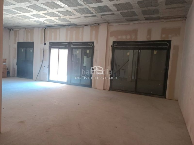 Foto 8f466618-3d60-4517-af37-8f4f1727aed5. Local comercial a Llevant Igualada
