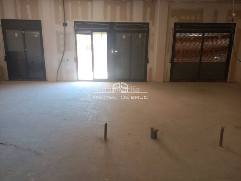 Foto aee6f036-b6b8-43cc-a8d4-743ab44eb20b. Local comercial a Llevant Igualada