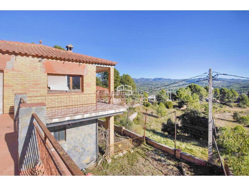 Foto f755cd14-1c36-4d75-b359-96099946bcbe. Xalet a Vacarisses