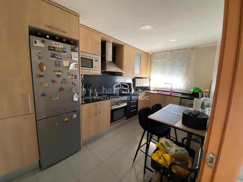 Foto e6e71c28-b8a3-486f-8cda-f6f6fcf2846e. Pis amb calefacció aparcament a Abrera