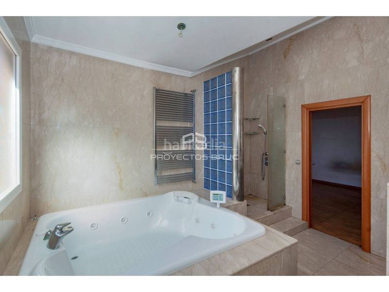 Foto 2c61828b-f5fa-4895-bc4f-6d873155e07f. Xalet amb aparcament piscina a Cervelló