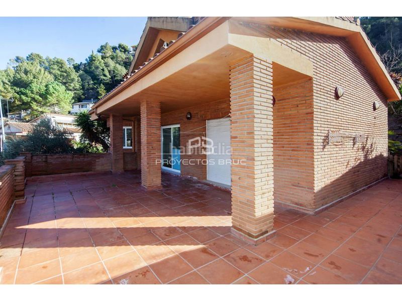 Foto 6b01eb68-a687-42d0-884a-675203492d63. Xalet amb aparcament piscina a Cervelló