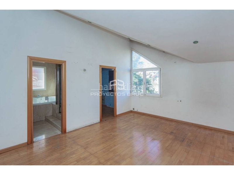 Foto c355c061-03c9-42c8-9180-015881103996. Xalet amb aparcament piscina a Cervelló