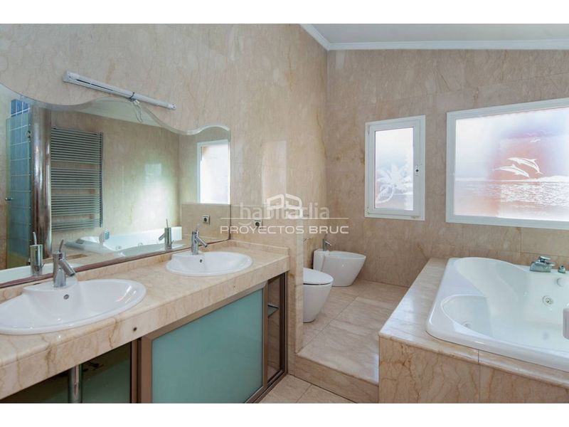 Foto db807941-0873-4689-ab9e-23f04f131372. Xalet amb aparcament piscina a Cervelló