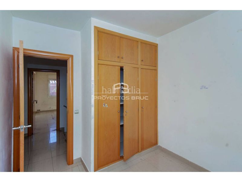 Foto ebb71b48-837d-4900-afe3-11870517f018. Xalet amb aparcament piscina a Cervelló