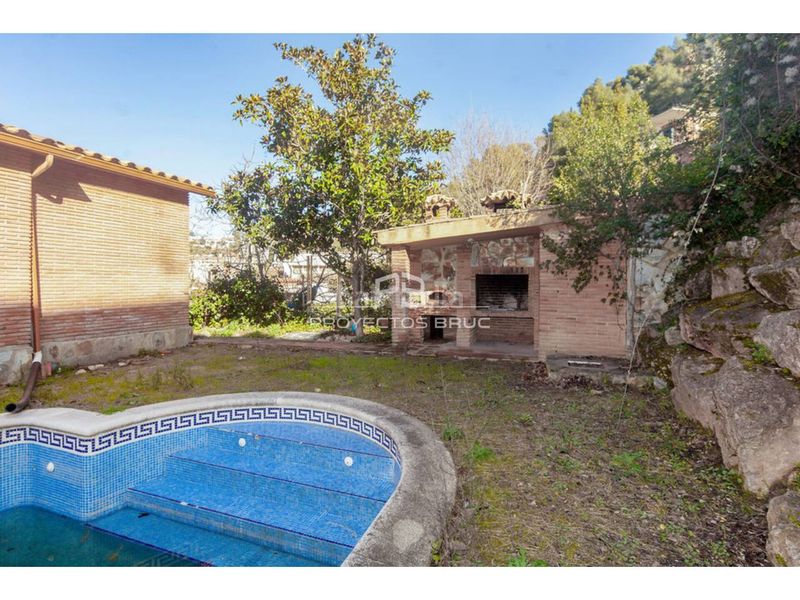 Foto f630bea9-38d9-40dc-a3e7-1b942fc10682. Xalet amb aparcament piscina a Cervelló