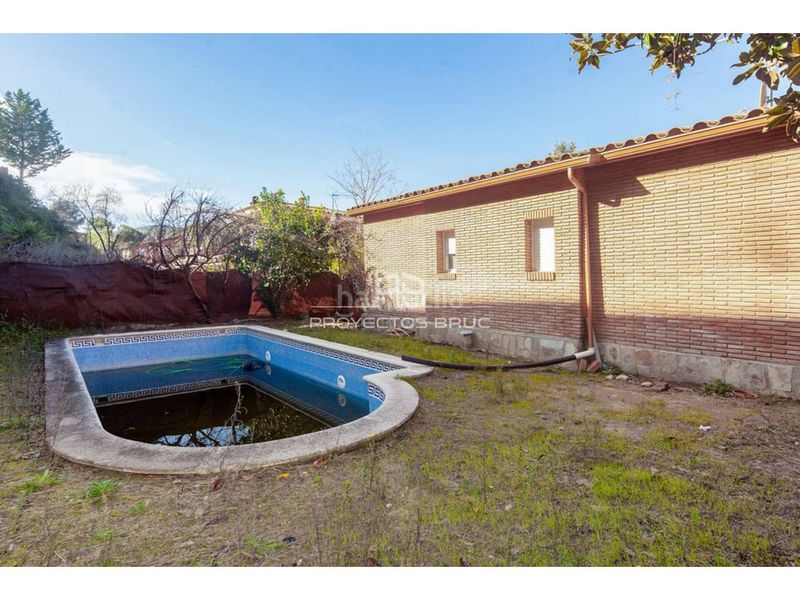 Foto f639d712-222c-4e12-815b-df8b46ac30ae. Xalet amb aparcament piscina a Cervelló