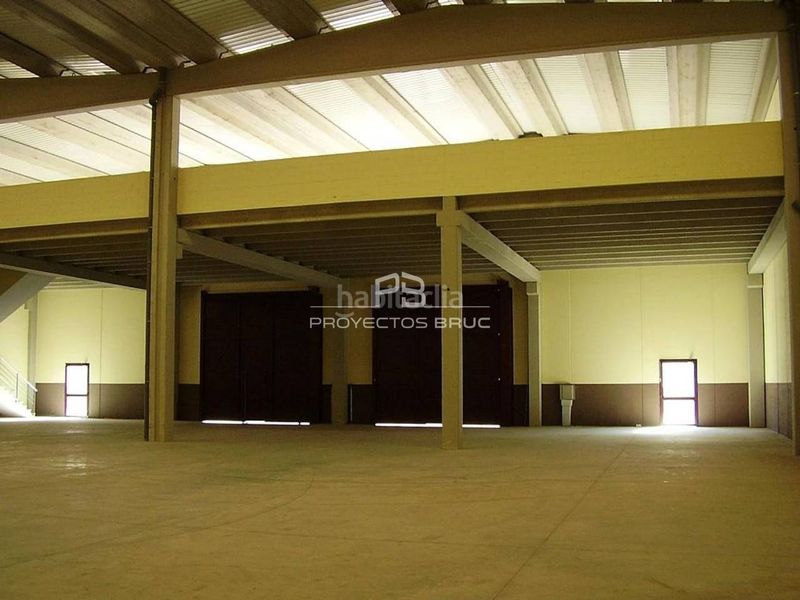 Foto 14181fc2-23d4-4322-a60b-8ab6c29e3717. Location bâtiment à usage industriel dans Abrera