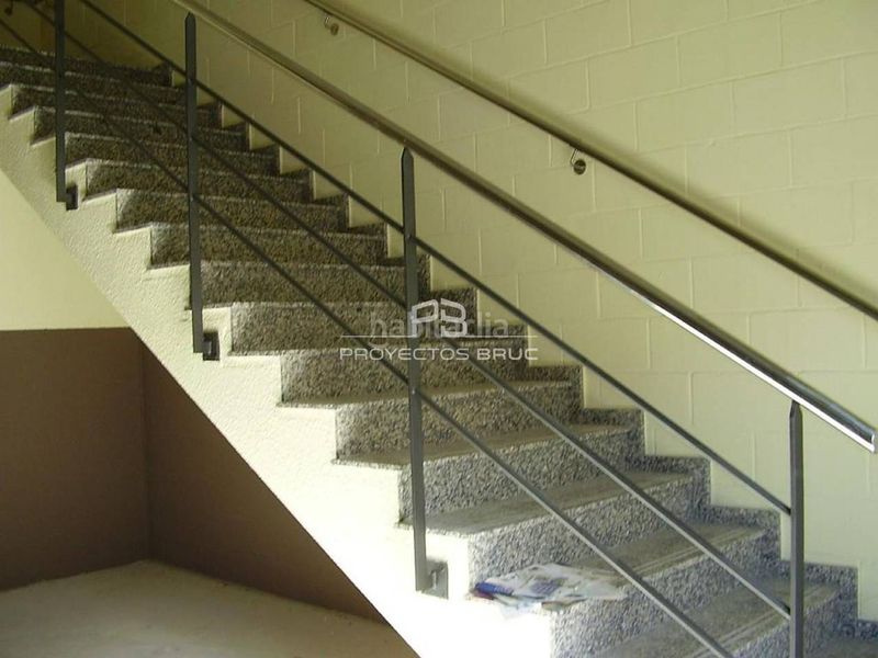 Foto d3986224-364b-4703-91fb-55802ad16b78. Location bâtiment à usage industriel dans Abrera