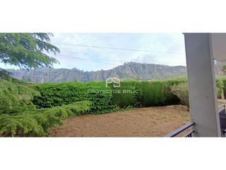 Miete Chalet in Collbató. Collbató  acogedora casa en una planta con amplio terreno, garaj
