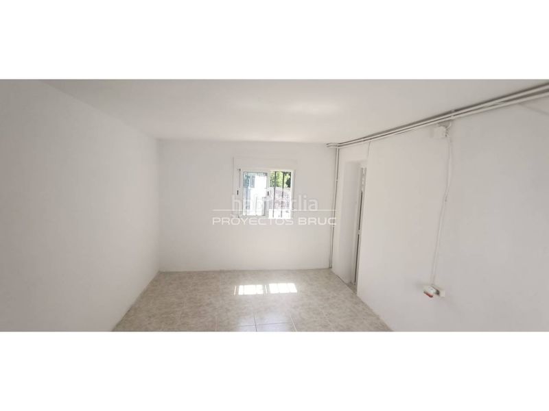 Foto b2aa2f69-c8cb-4fd6-80e4-ffa6fd6fa44c. Casa amb calefacció aparcament a Bruc (El)