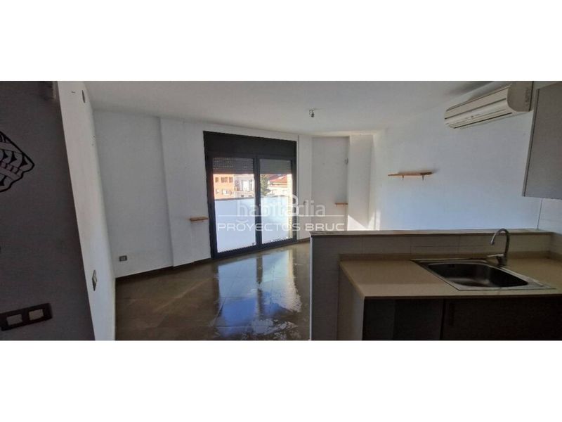 Foto 43c490c6-02d5-4070-a553-896964637eb7. Edifici a Poble Nou Manresa