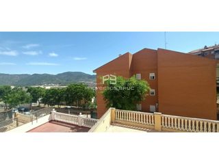Lloguer Pis a Nucli Urbà. Esparreguera  amplio piso de 4 habitaciones con patio exterior y
