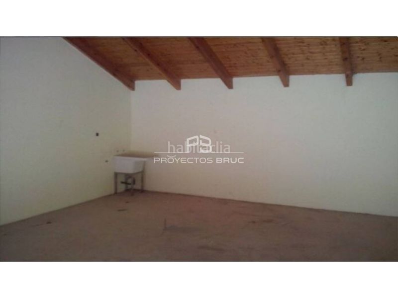 Foto 62b34310-5f20-4bf0-b279-6d8bedd2b6c6. Casa amb aparcament a Vallirana