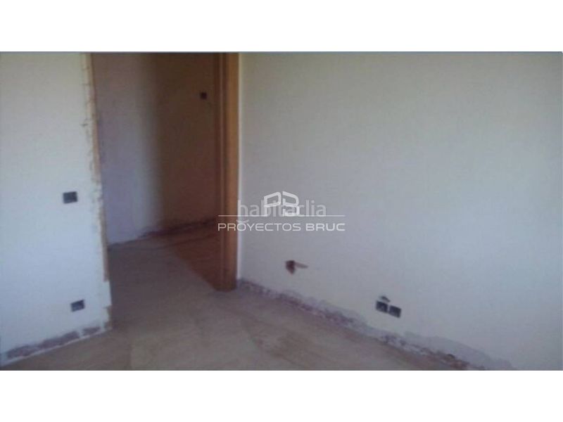 Foto b85f0f1f-8daa-4f1a-995b-466bfca0acd0. Casa amb aparcament a Vallirana