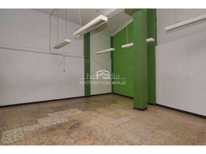 Foto 048aaa88-c655-4baf-9240-e8f8d9b08051. Local comercial a Sant Antoni Barcelona