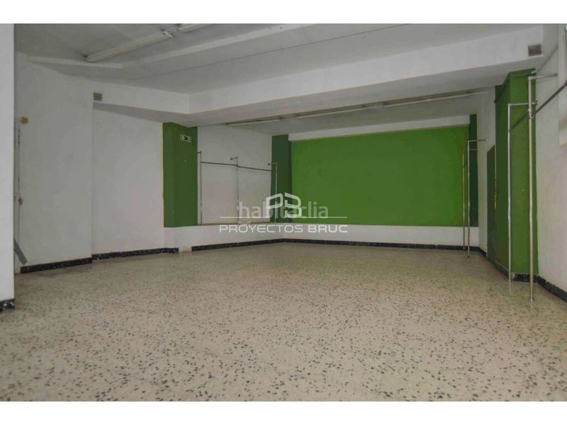 Foto d4c0e90a-2fb4-408c-a804-0bf8d6afe1de. Local comercial a Sant Antoni Barcelona