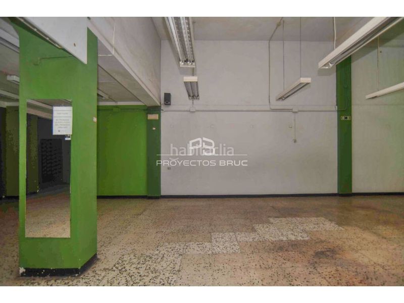 Foto ef49027f-086d-4dc9-9715-3afd30218171. Local comercial a Sant Antoni Barcelona