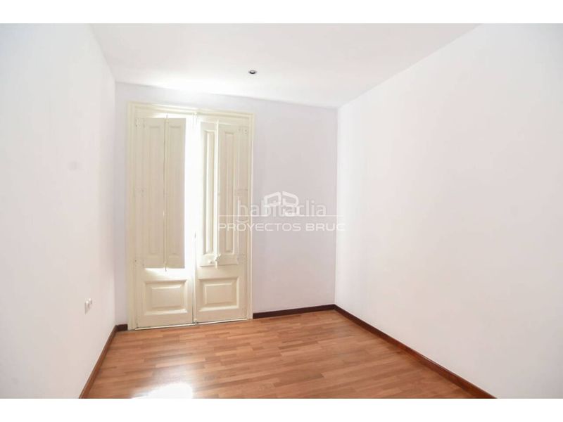 Foto c9a6c8d4-3f25-4b78-8f24-7e89a1a108c7. Pis a Gòtic Barcelona